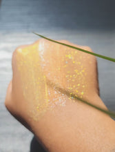 Load and play video in Gallery viewer, Body Shimmer Oil